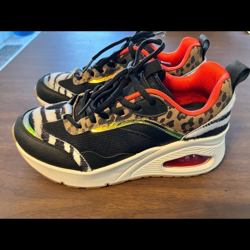 Skechers platform sneakers with tiger print and leopard print Size 7.5 - Picture 5 of 9